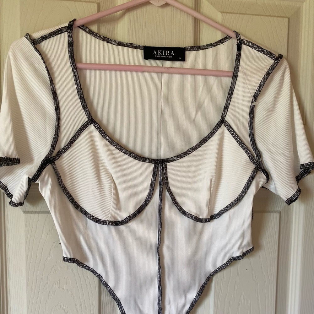 WHITE XL AKIRA TOP